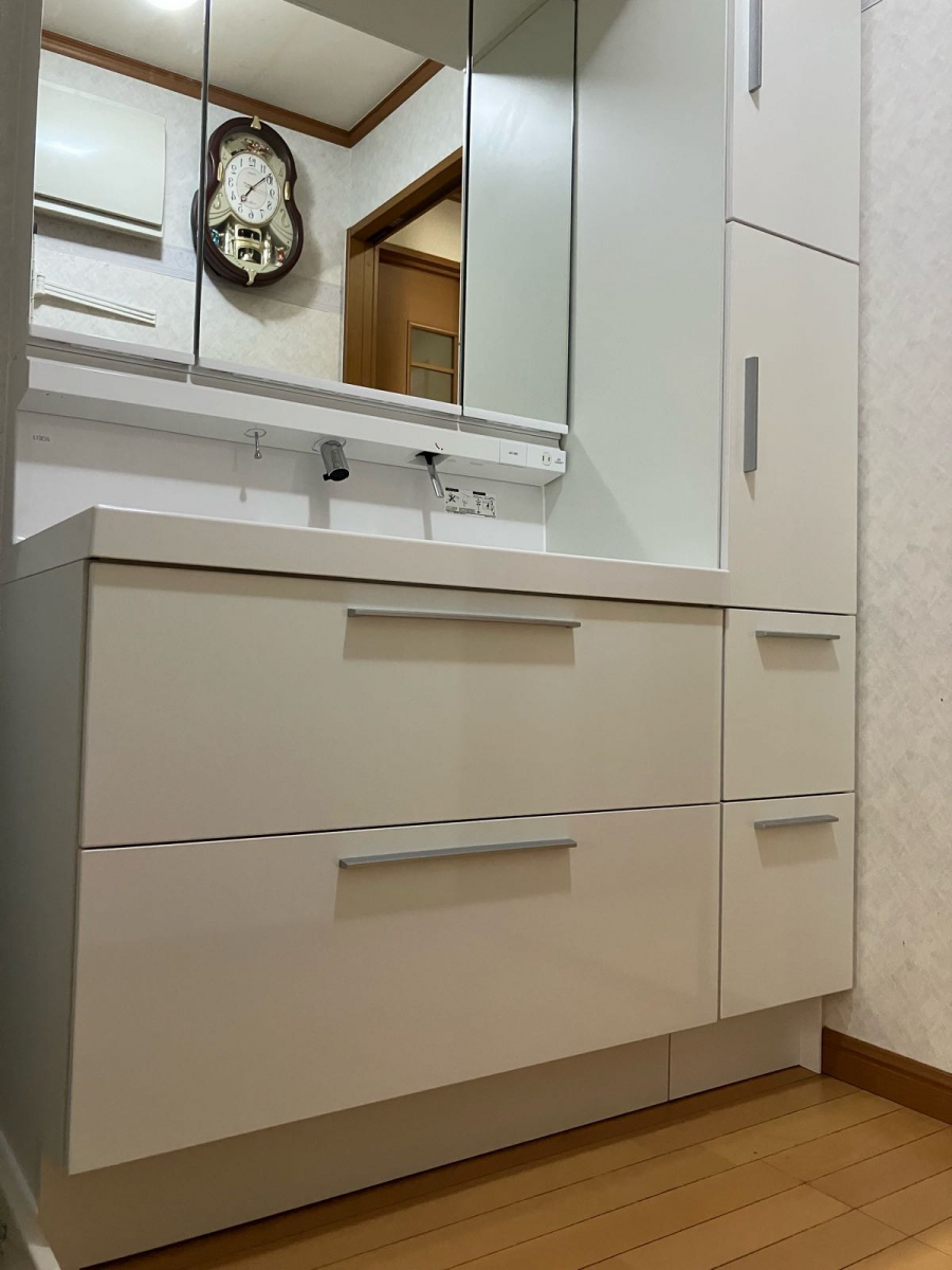 トータスエステート 本店の収納すっきり＆お手入れラクに！ 洗面化粧台『クレヴィ』で快適リフォーム【広島市】の施工後の写真2
