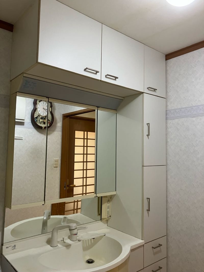トータスエステート 本店の収納すっきり＆お手入れラクに！ 洗面化粧台『クレヴィ』で快適リフォーム【広島市】の施工前の写真1