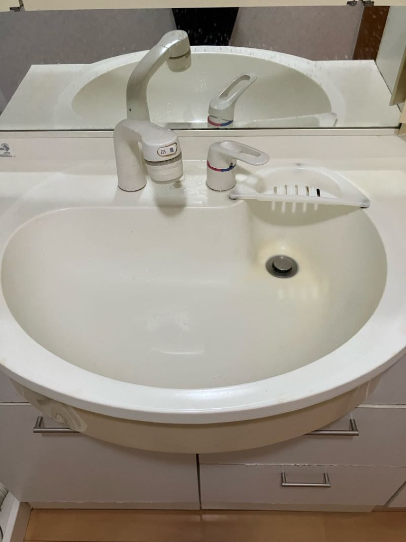 トータスエステート 本店の収納すっきり＆お手入れラクに！ 洗面化粧台『クレヴィ』で快適リフォーム【広島市】の施工前の写真3