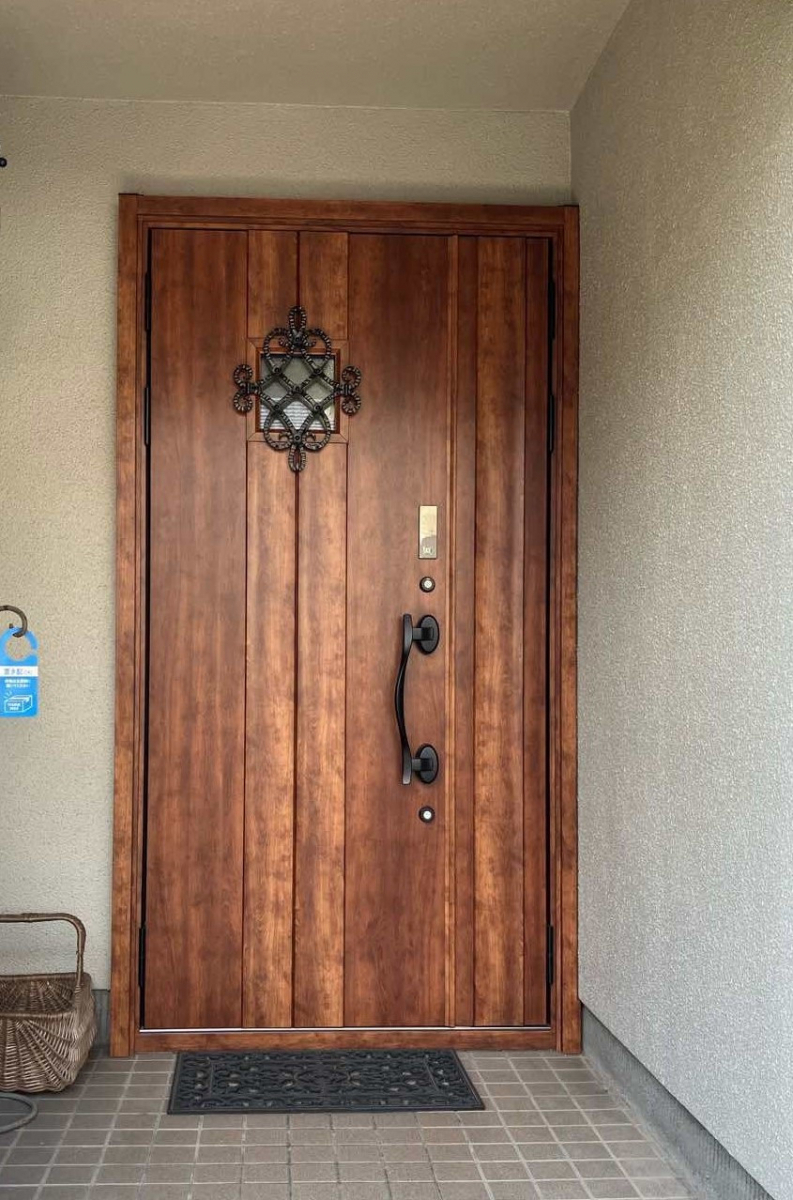 トータスエステート 本店の～補助金活用～高断熱＋FamiLockで快適＆安心！デザインにもこだわった玄関ドアリフォームの施工後の写真1