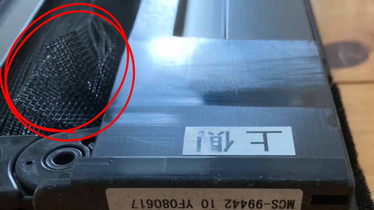 トータスエステート 本店の【広島市安佐北区】破れた勝手口網戸を短時間で交換｜しまえるんですαの施工前の写真1