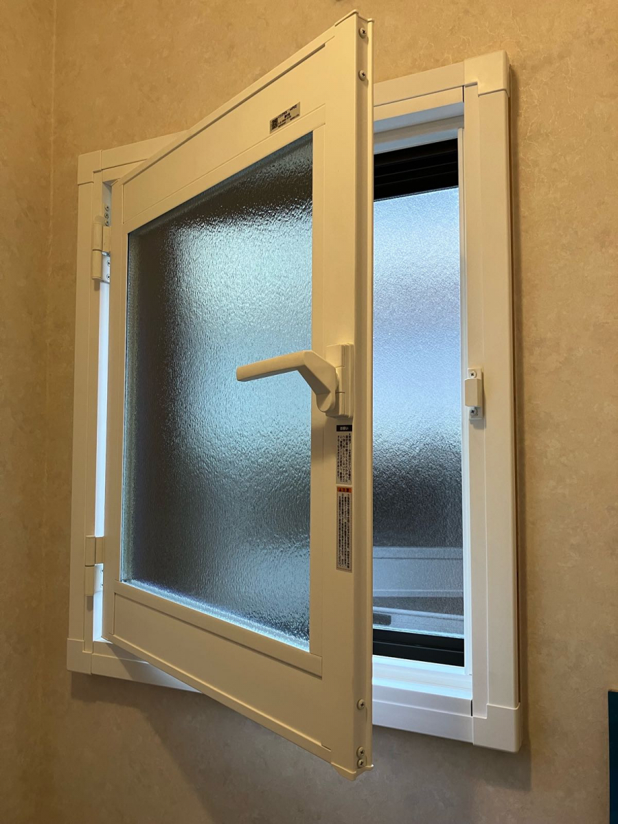 トータスエステート 本店の【広島市安佐北区】結露と防音を考慮したトイレ内窓リフォーム事例の施工後の写真2