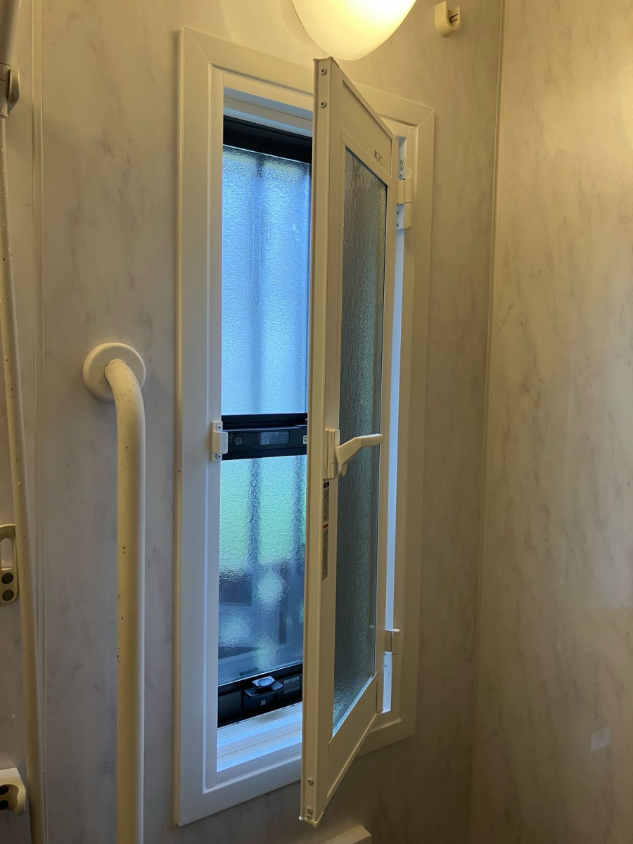 トータスエステート 本店の【広島市安佐北区】～補助金活用～結露と冷えを抑える浴室対策｜内窓『インプラス』施工事例の施工後の写真3