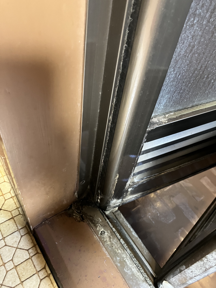 トータスエステート 本店の【広島市安佐北区】浴室折戸の不具合を『リシェント浴室中折ドア』で解決！の施工前の写真3