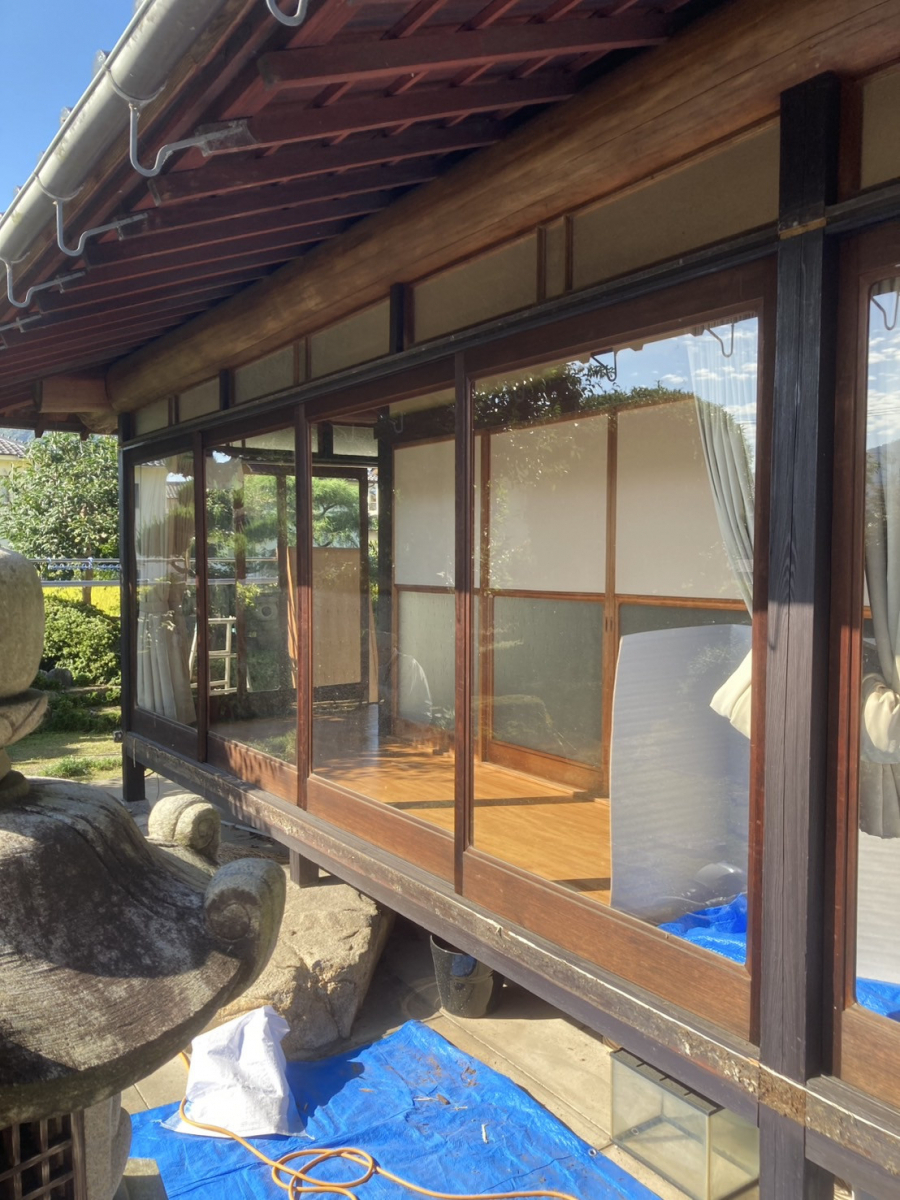 トータスエステート 本店の【広島市安佐北区】広縁の木製建具をアルミサッシへ交換！台風対策と開閉性を改善の施工前の写真3