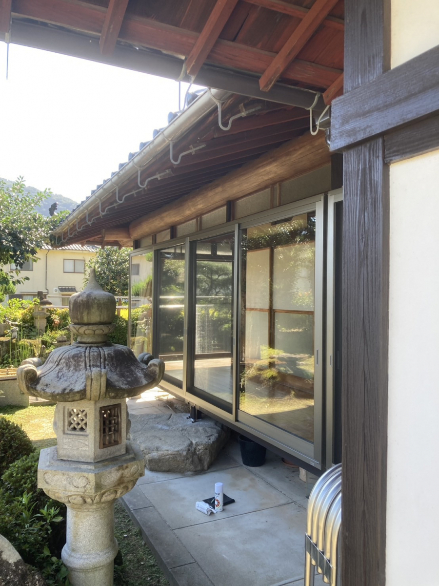 トータスエステート 本店の【広島市安佐北区】広縁の木製建具をアルミサッシへ交換！台風対策と開閉性を改善のお客さまの声の写真1