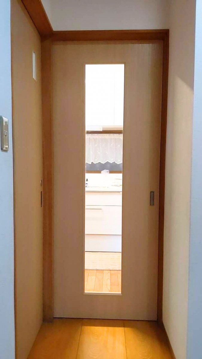 トータスエステート 本店の【広島市安佐北区】重たい室内引戸を軽く快適に！木製建具交換の施工後の写真1