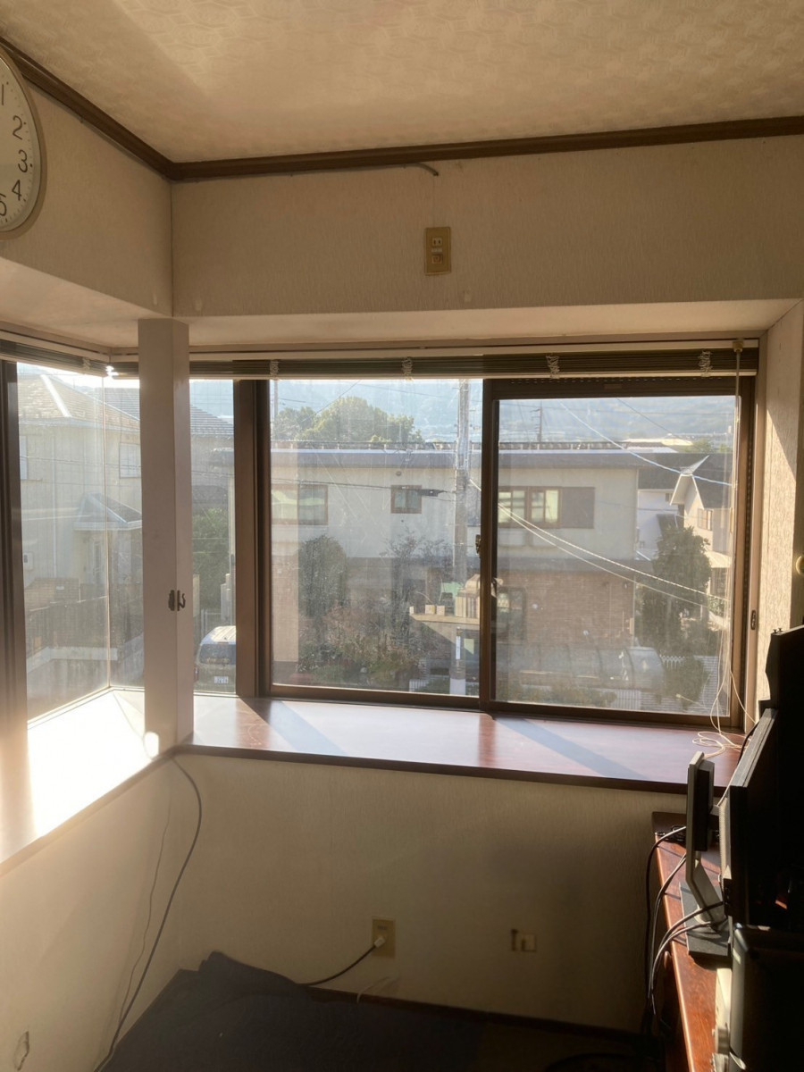 トータスエステート 本店の【広島市安佐北区】窓リフォーム｜結露・暑さ・チェロの防音対策を補助金で賢く解決！～洋室編～の施工前の写真1