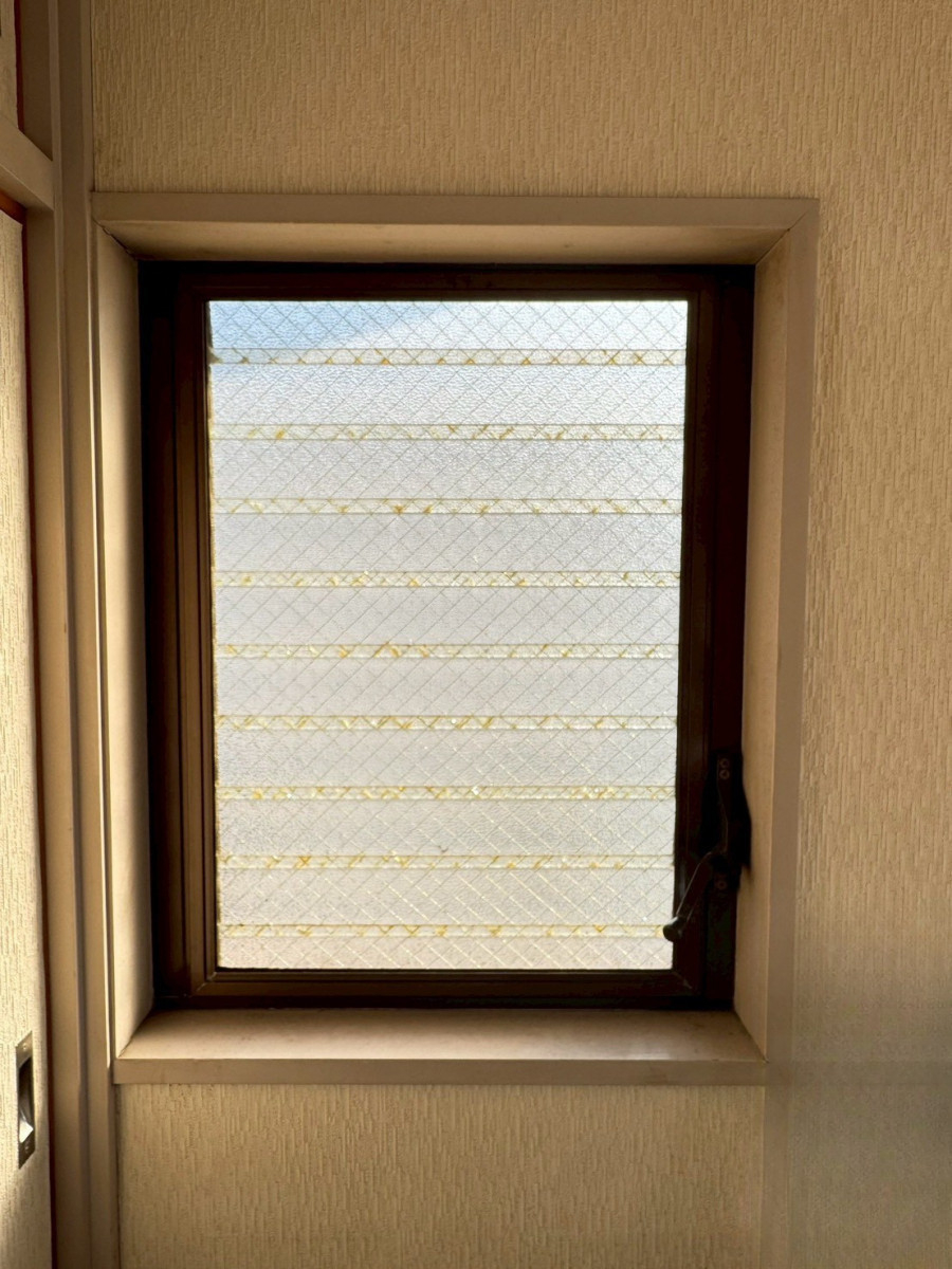 トータスエステート 本店の【広島市安佐北区】窓リフォーム｜結露・暑さ・チェロの防音対策を補助金で賢く解決！～洋室編～の施工前の写真3