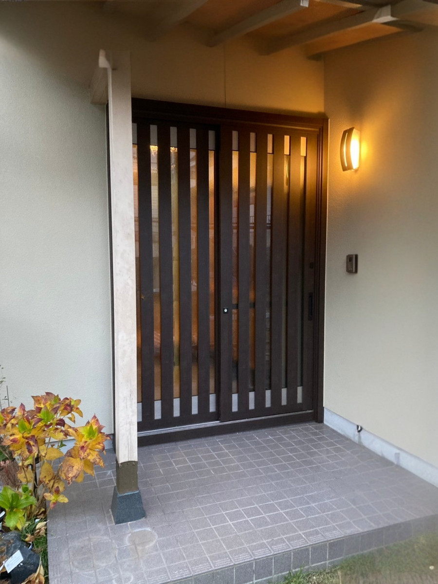 トータスエステート 本店の【広島市安佐北区】寒さも不安もまとめて解消！玄関引戸交換事例の施工後の写真1