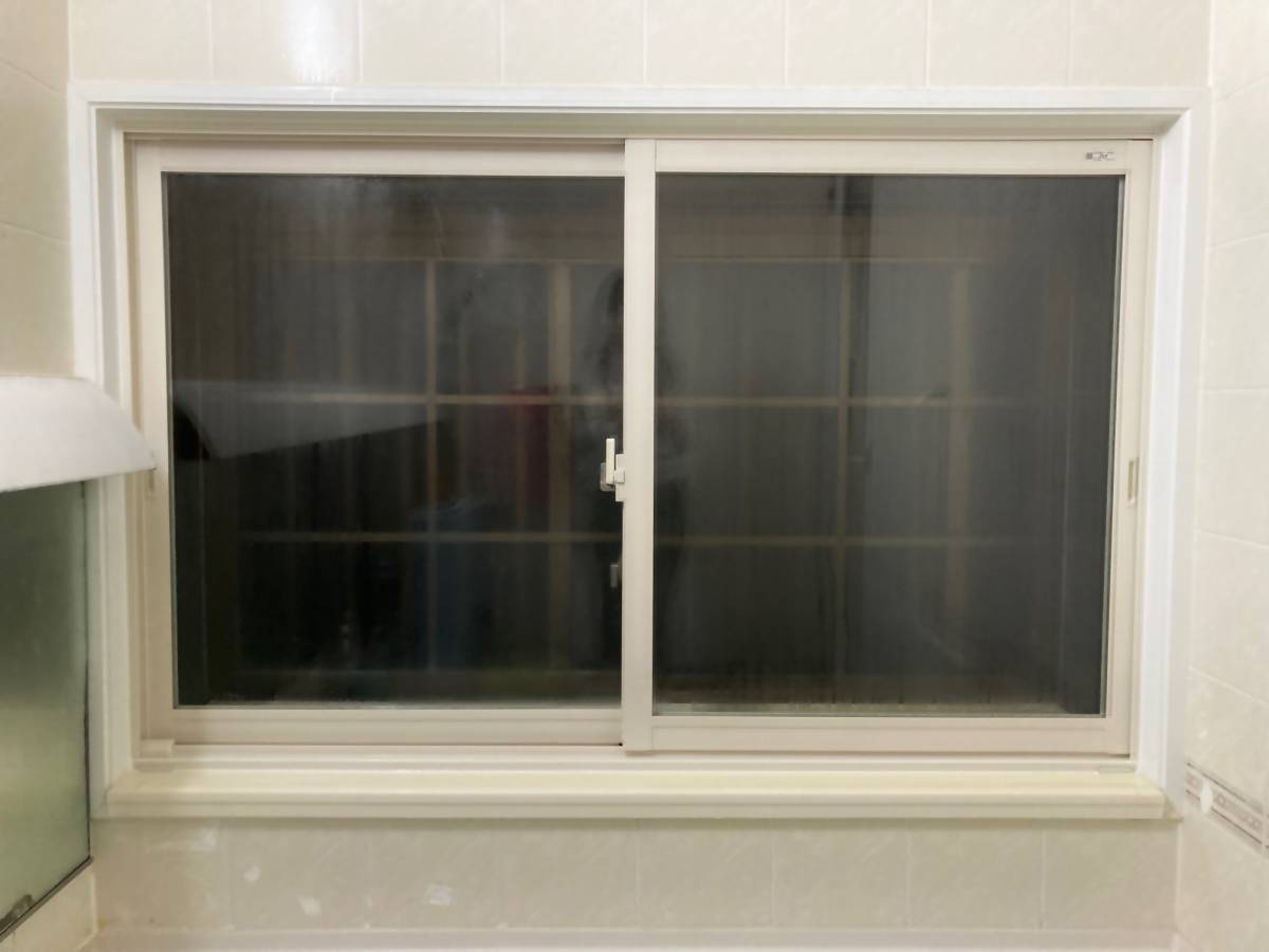 トータスエステートの内窓【インプラス】を取り付け！　浴室仕様　樹脂窓　ペアガラス　安佐北区　リフォームの施工後の写真1