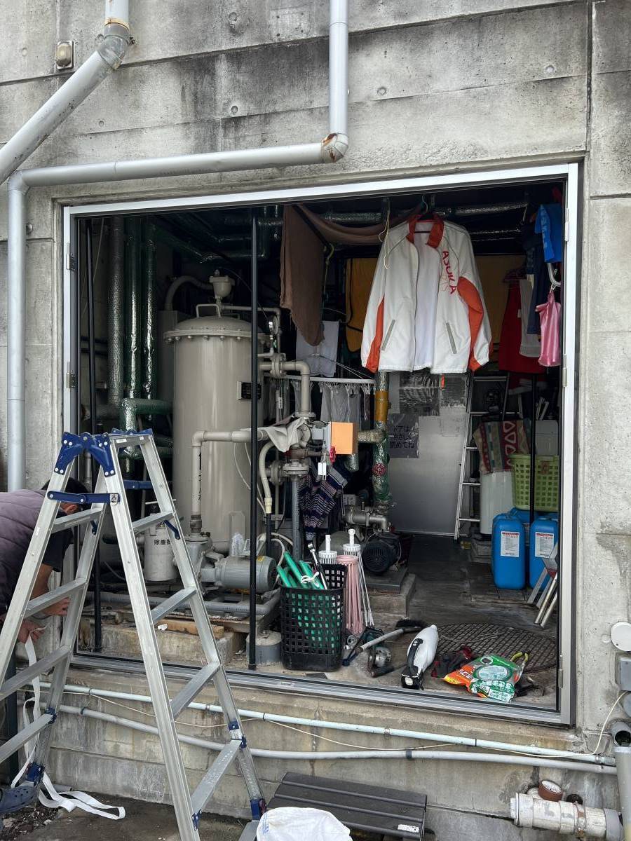 中嶋トーヨー住器のフロンテック丁番ドア 両開き 取替施工の施工前の写真2
