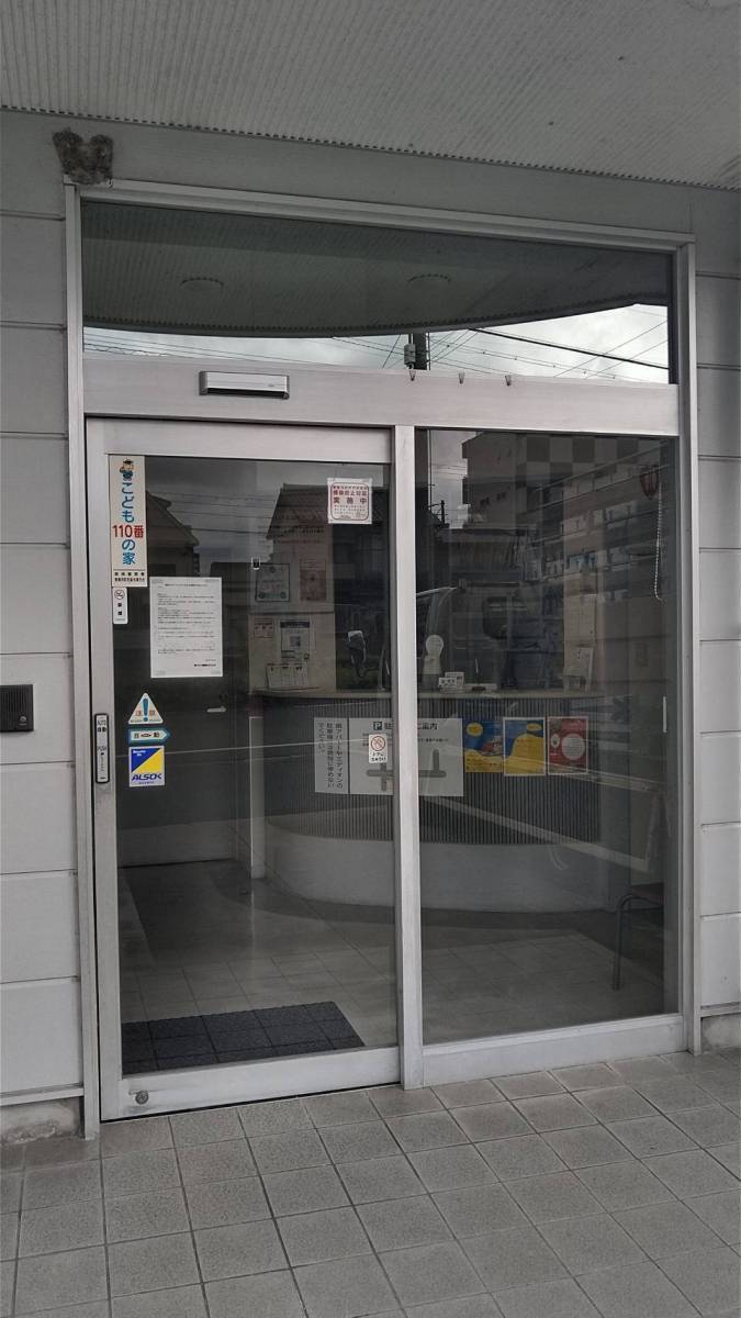 中嶋トーヨー住器の自動ドア　袖ガラス　取替補修の施工後の写真2