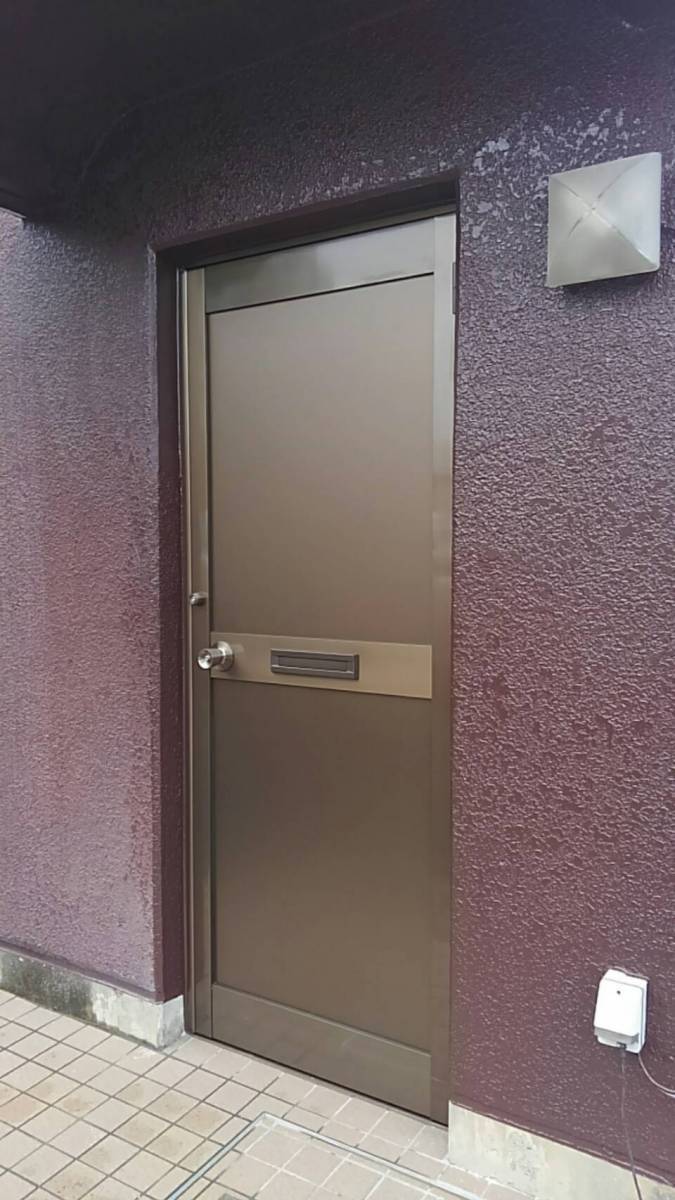 中嶋トーヨー住器の【施工】アーチドアから通常ドアへの取り替え工事の施工前の写真2