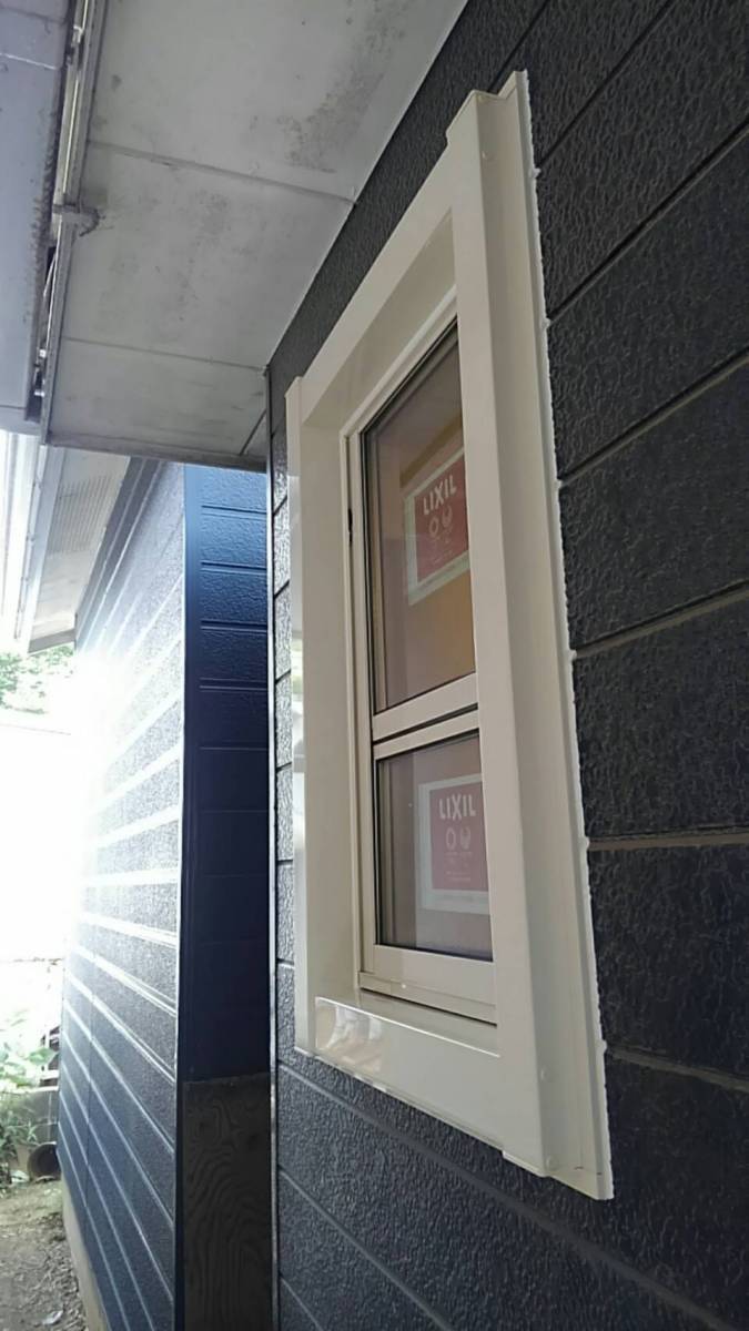 中嶋トーヨー住器の【一日で取替可能】LIXILリプラス　古い窓を最新の窓への施工前の写真1