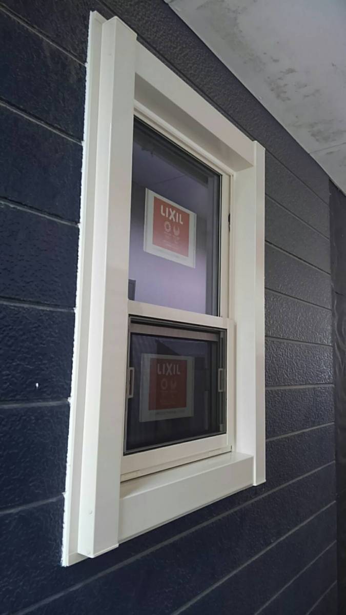 中嶋トーヨー住器の【一日で取替可能】LIXILリプラス　古い窓を最新の窓への施工前の写真2