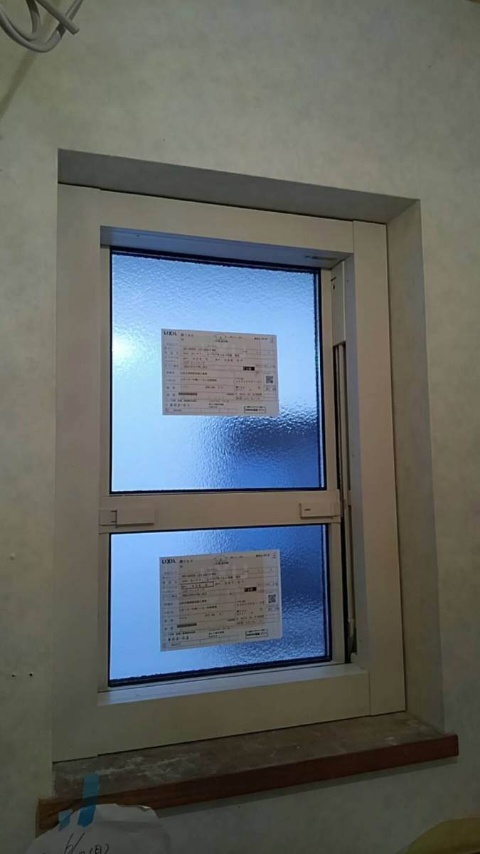 中嶋トーヨー住器の【一日で取替可能】LIXILリプラス　古い窓を最新の窓への施工前の写真3