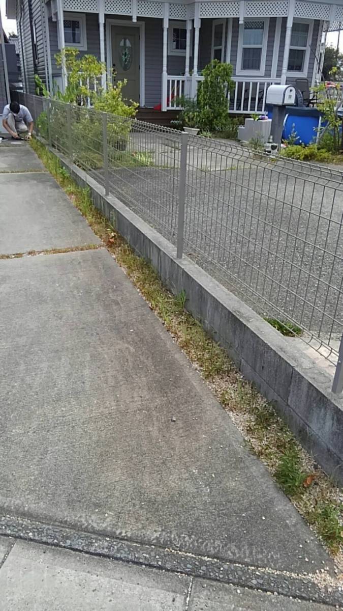 中嶋トーヨー住器の【施工】目隠しに最適なLIXILのルーバー型多段フェンスの施工前の写真2