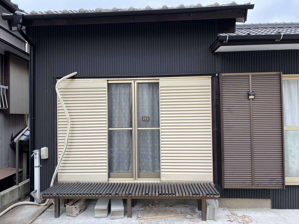 中嶋トーヨー住器の【エクステリア施工】樹ら楽ステージ　デッキ　取付施工の施工前の写真1