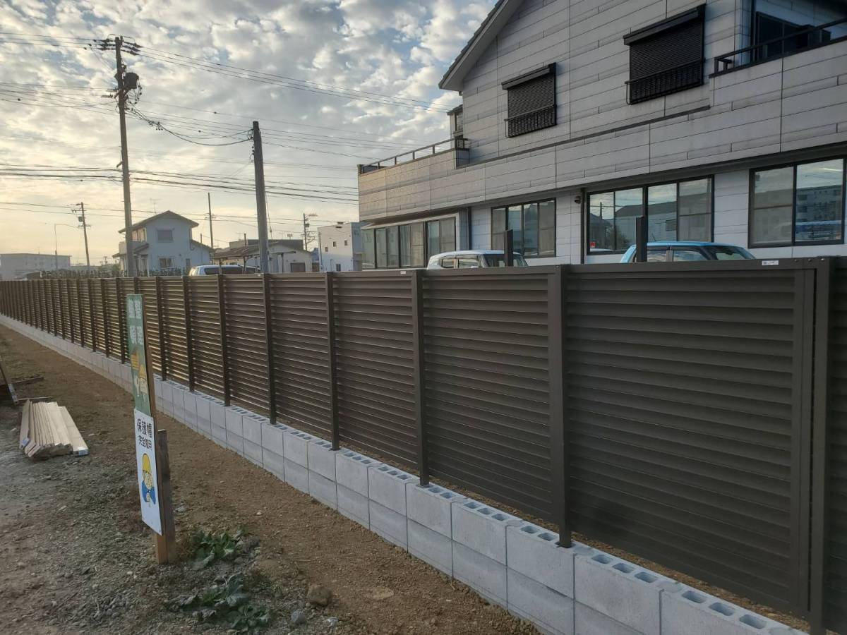 中嶋トーヨー住器の【エクステリア施工】目隠しフェンス設置の施工後の写真1