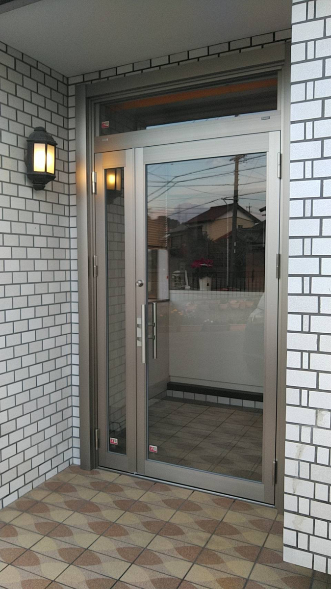中嶋トーヨー住器の【1dayリフォーム】玄関ドア　取替施工の施工後の写真1