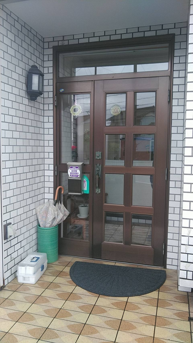 中嶋トーヨー住器の【1dayリフォーム】玄関ドア　取替施工の施工前の写真1