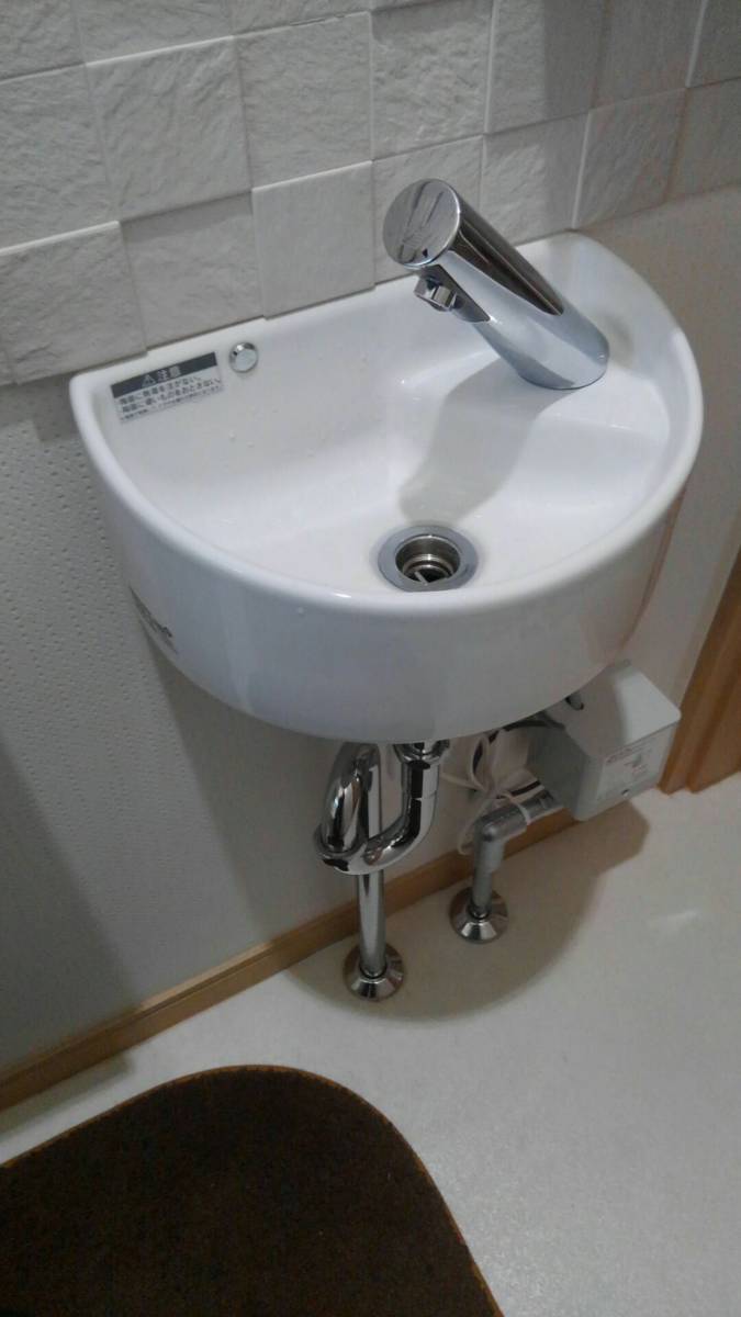 中嶋トーヨー住器の１階と２階の手洗いを手動水栓から自動水栓に取替の施工後の写真1