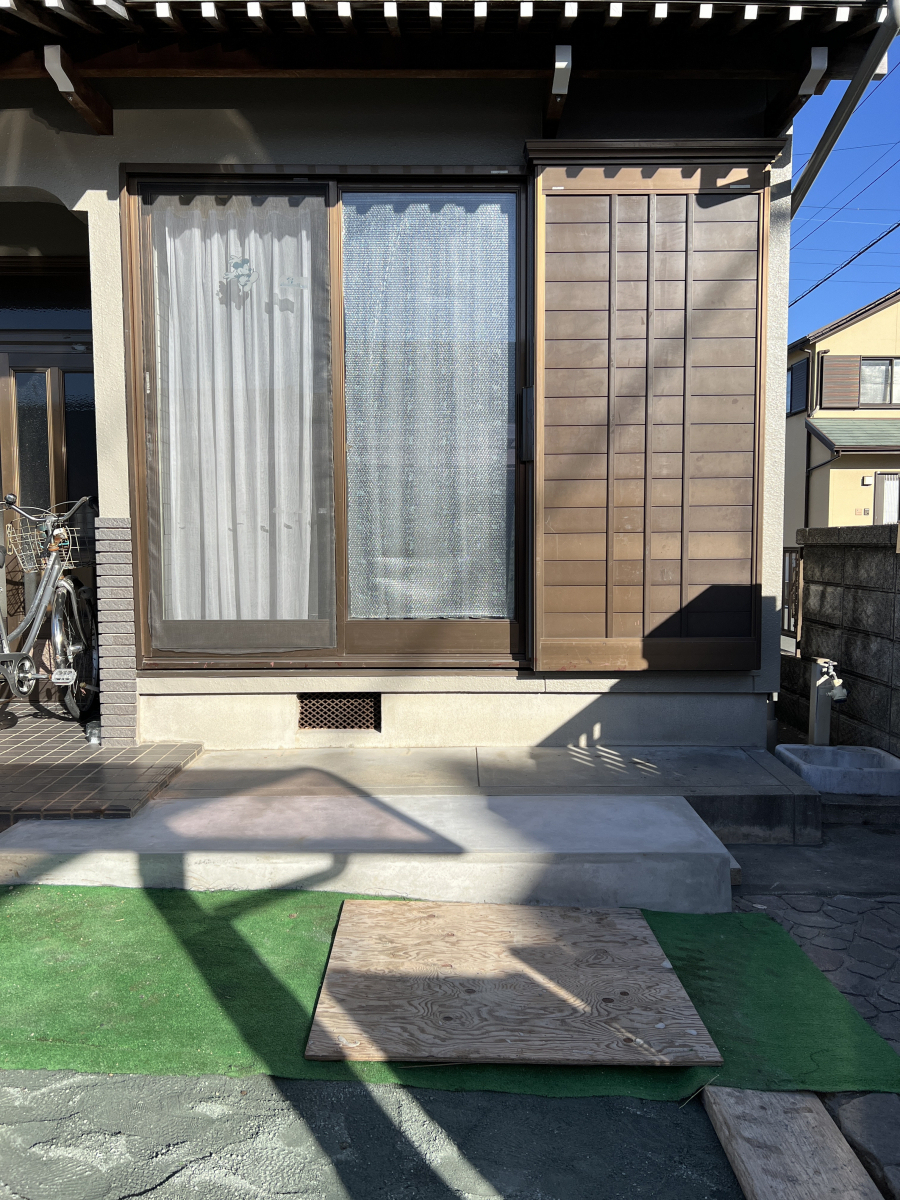 中嶋トーヨー住器の【豊川市】デッキ工事　樹ら楽ステージ木彫　取付施工の施工前の写真1