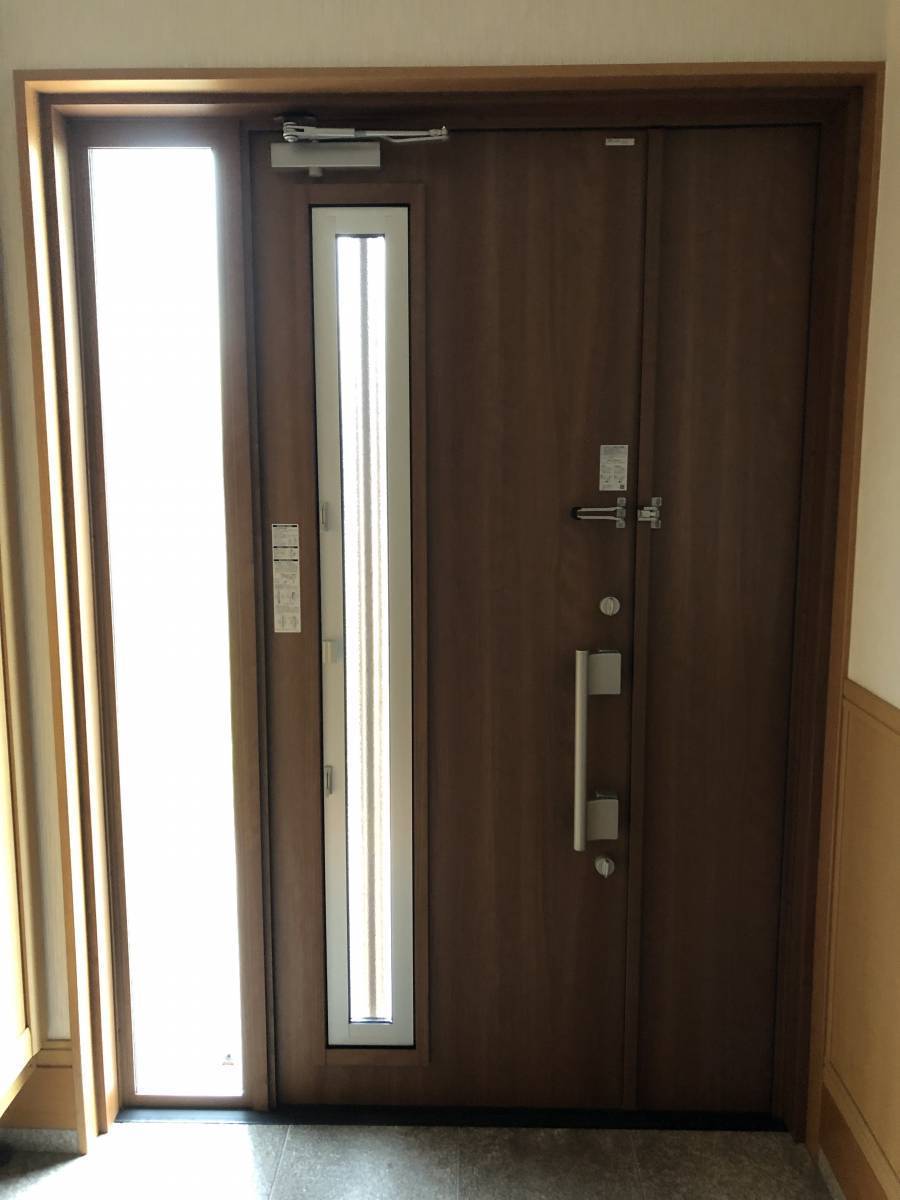 中嶋トーヨー住器の三協アルミ　ノバリス K4 H11型　玄関ドア交換の施工前の写真2