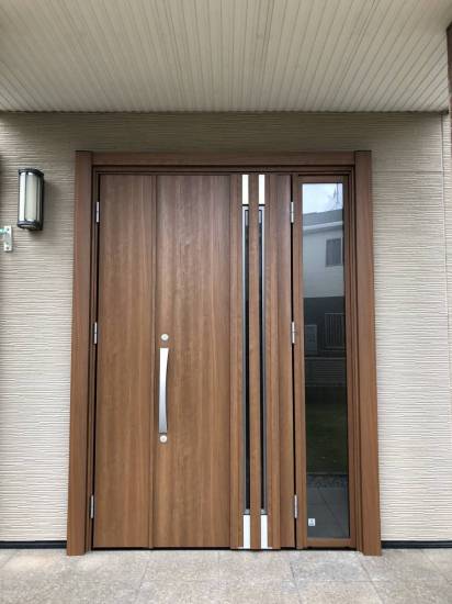 中嶋トーヨー住器の三協アルミ　ノバリス K4 H11型　玄関ドア交換施工事例写真1
