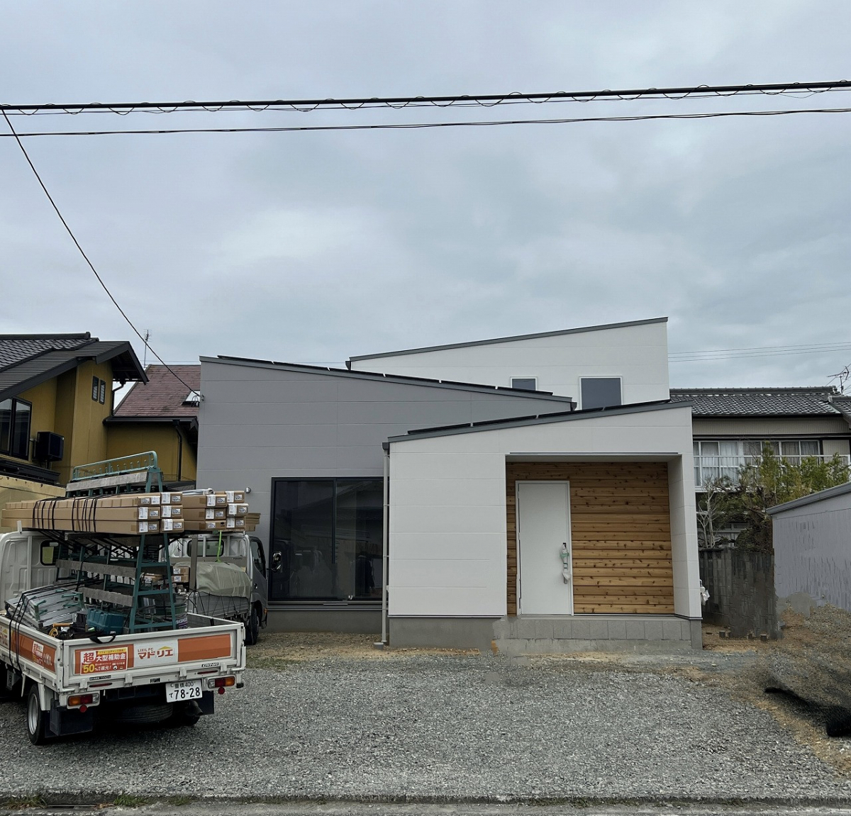 中嶋トーヨー住器の【エクステリア施工】カーポートＳＣ　サイドスクリーン付き　設置工事の施工前の写真1