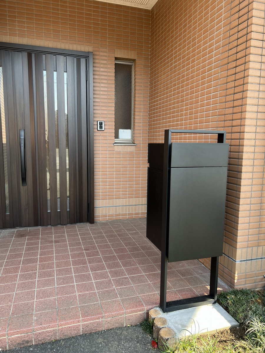 中嶋トーヨー住器の【エクステリア施工】宅配ボックスKN 取付工事の施工後の写真1