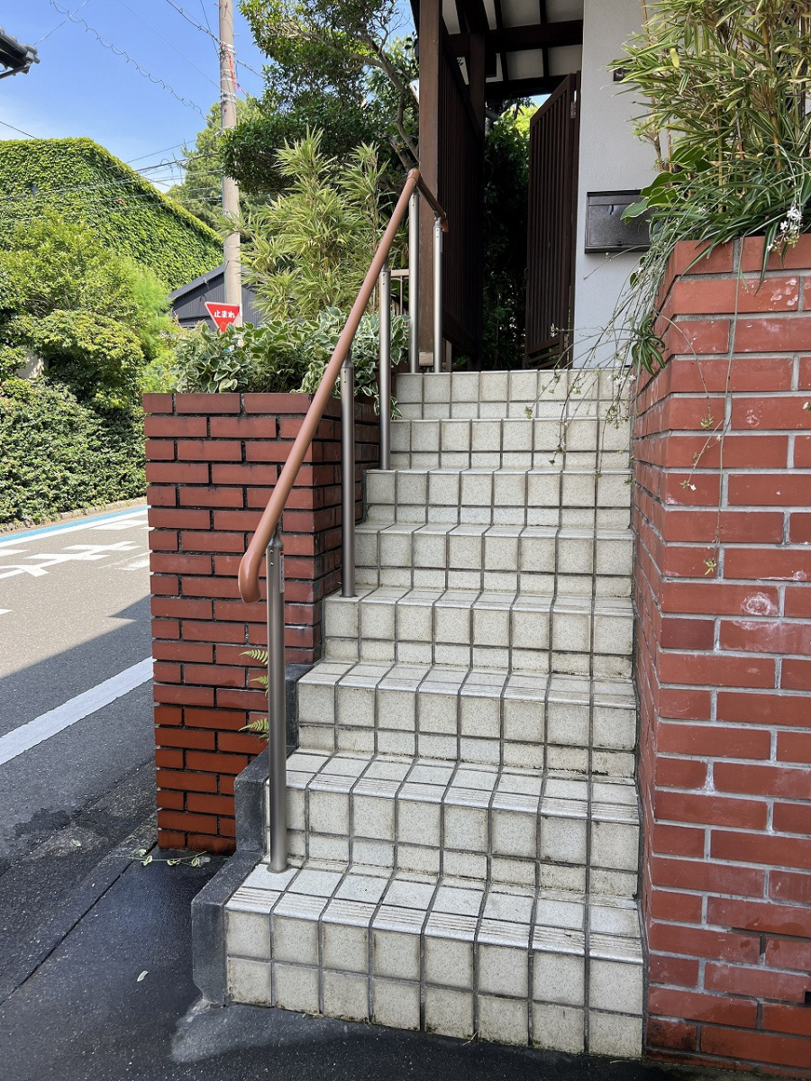 中嶋トーヨー住器の【安全対策】エクステリア グリップライン 手すり 取付施工の施工後の写真1