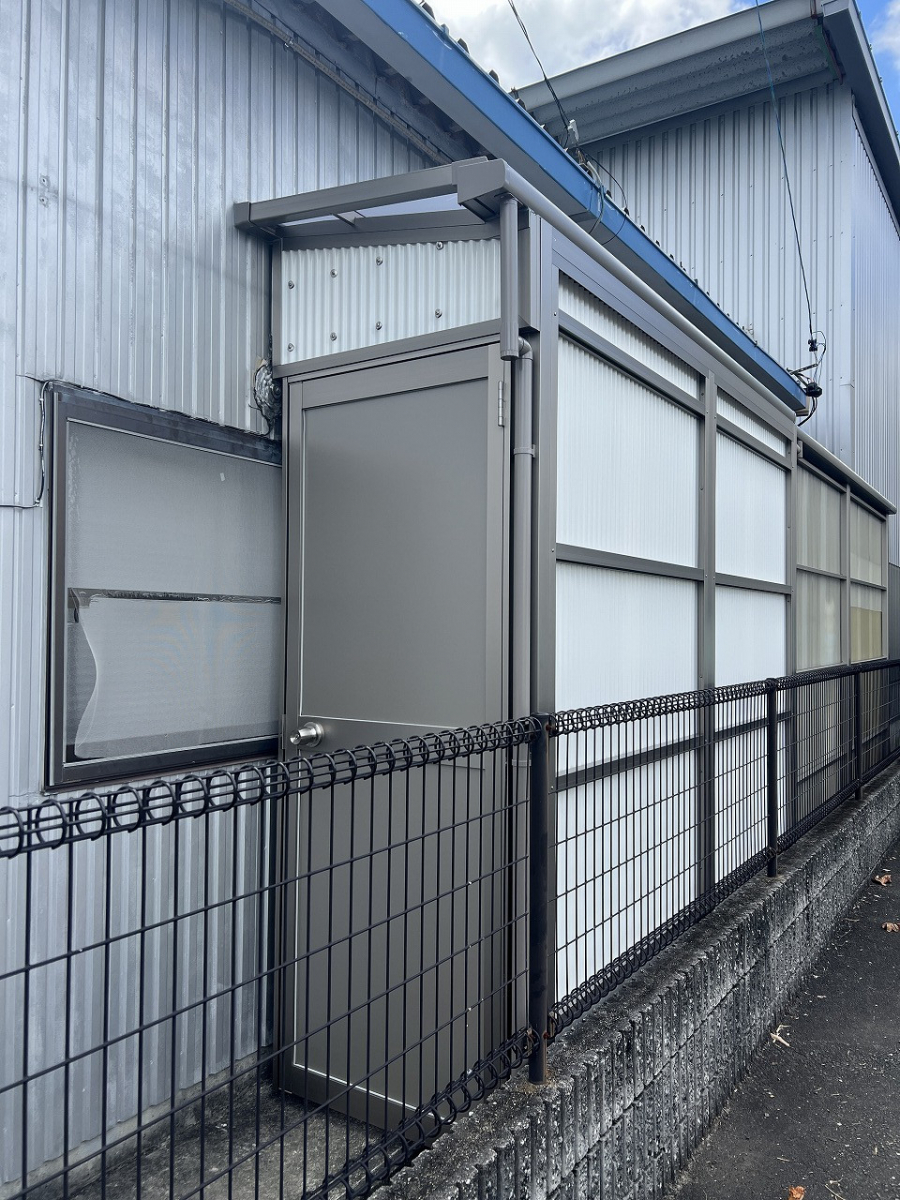 中嶋トーヨー住器の【エクステリア施工】スピーネストックヤードFタイプ　囲い室　土間仕様　設置工事の施工後の写真1