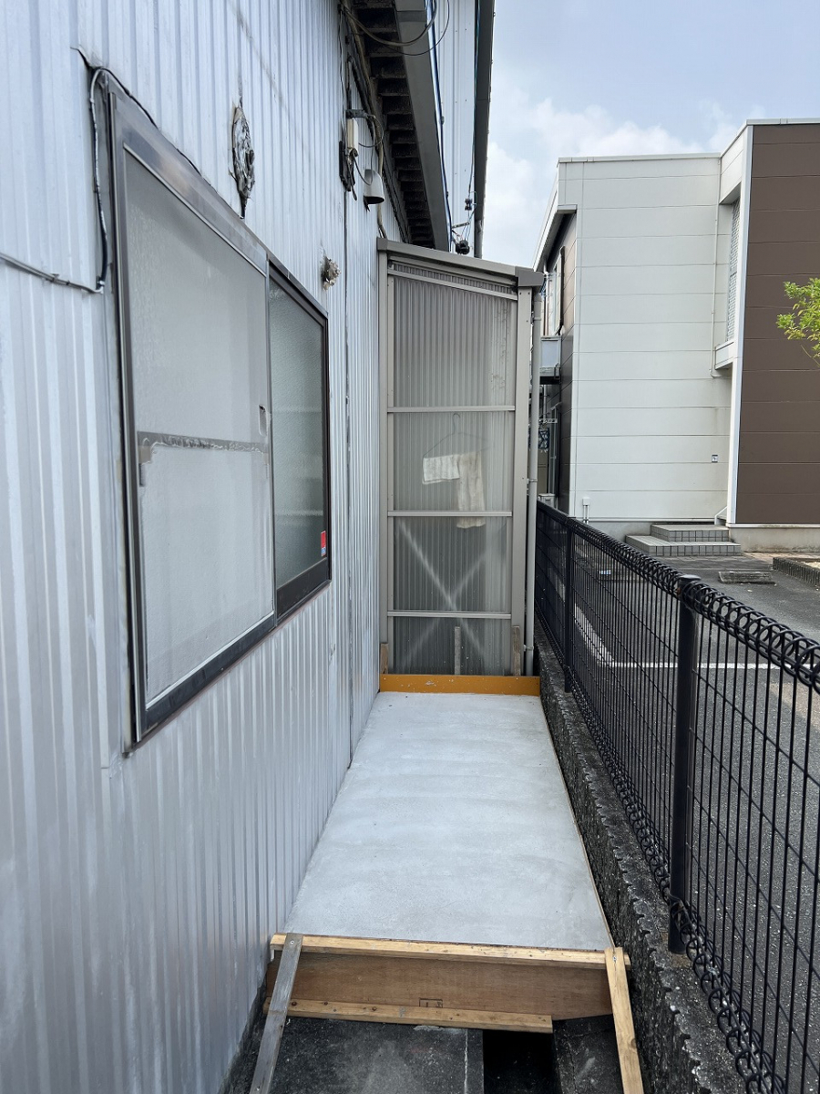 中嶋トーヨー住器の【エクステリア施工】スピーネストックヤードFタイプ　囲い室　土間仕様　設置工事の施工前の写真1