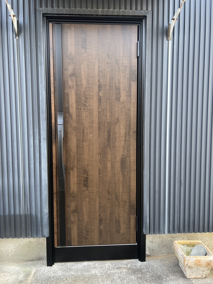 中嶋トーヨー住器の【玄関リフォーム】リシェント　玄関ドア(電気錠付き)　取替施工の施工後の写真1