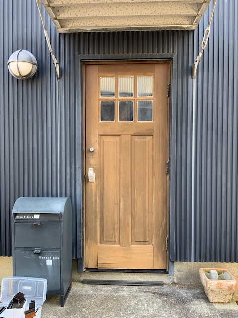 中嶋トーヨー住器の【玄関リフォーム】リシェント　玄関ドア(電気錠付き)　取替施工の施工前の写真1