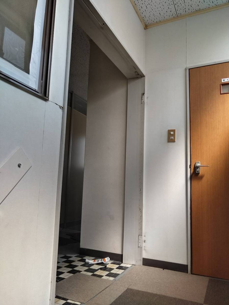 中嶋トーヨー住器のクリエラG　親子ドア　取替施工の施工前の写真1