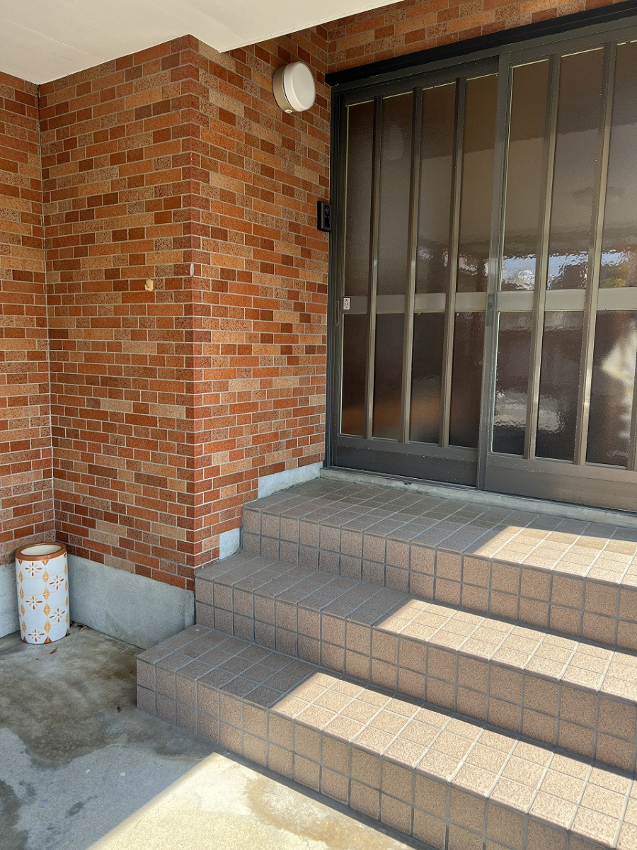 中嶋トーヨー住器の【安全対策】グリップライン 手すり 取付施工の施工前の写真1