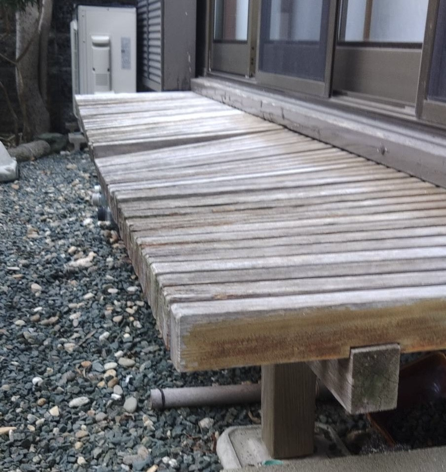 中嶋トーヨー住器の【エクステリア施工】濡縁　アルミデッキ　取替施工の施工前の写真1