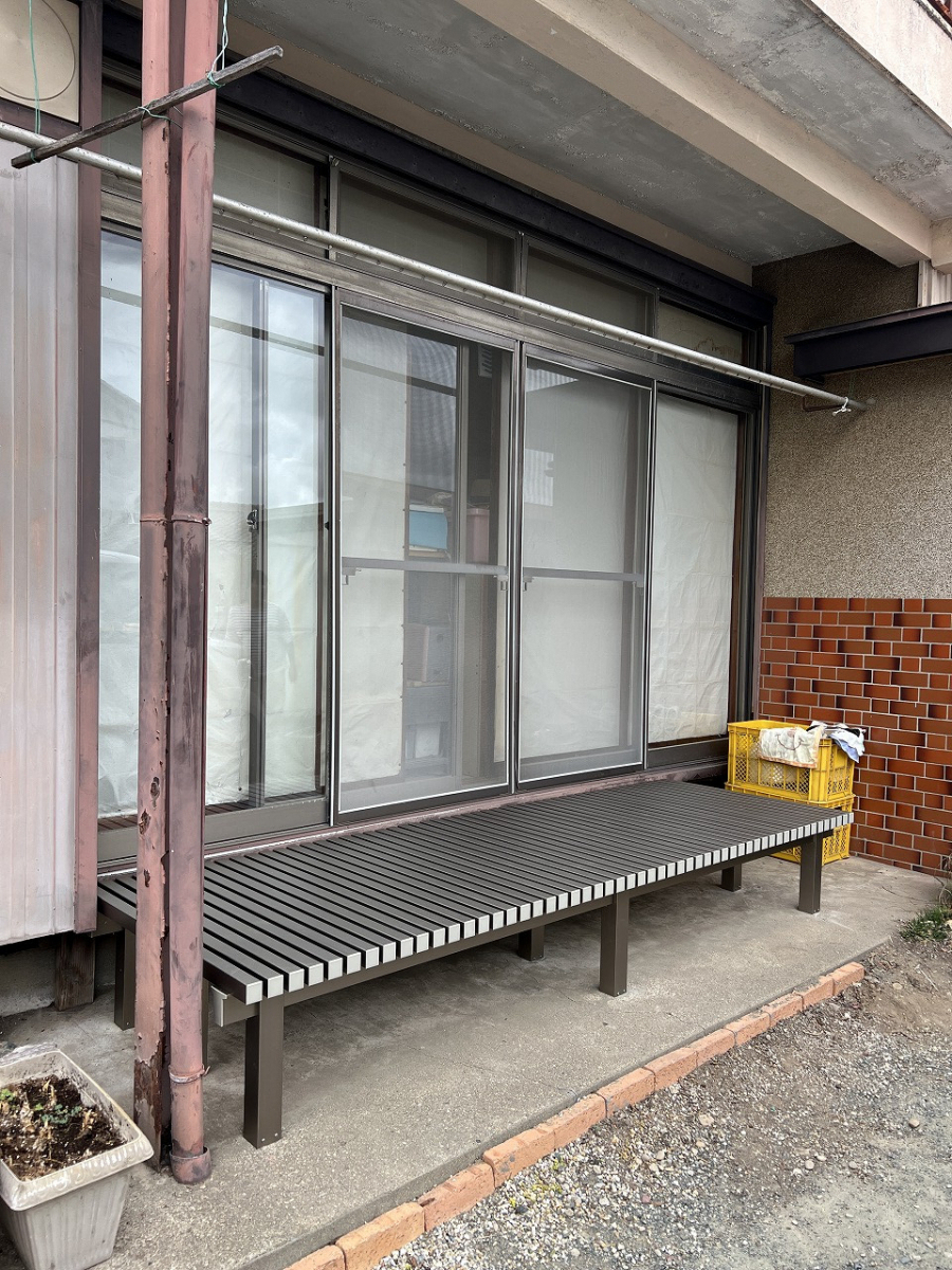 中嶋トーヨー住器の【エクステリア施工】濡縁　アルミデッキ　取替施工の施工後の写真1