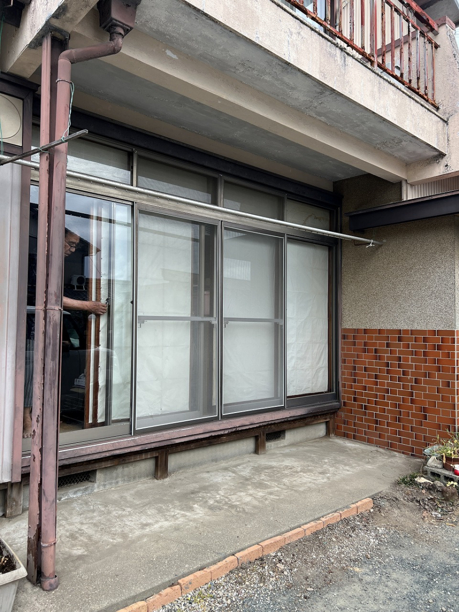 中嶋トーヨー住器の【エクステリア施工】濡縁　アルミデッキ　取替施工の施工前の写真1
