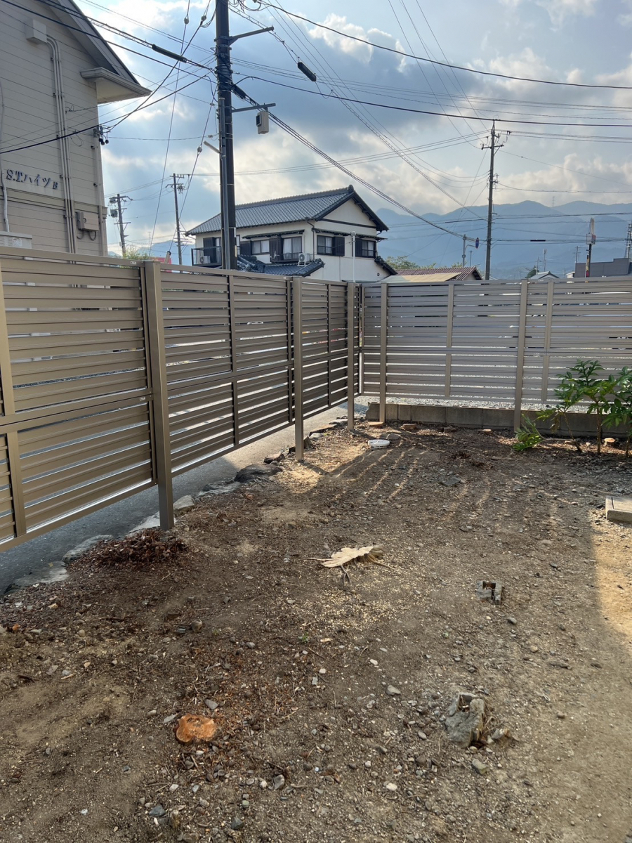 中嶋トーヨー住器の【エクステリア施工】多段フェンス 設置工事の施工後の写真2