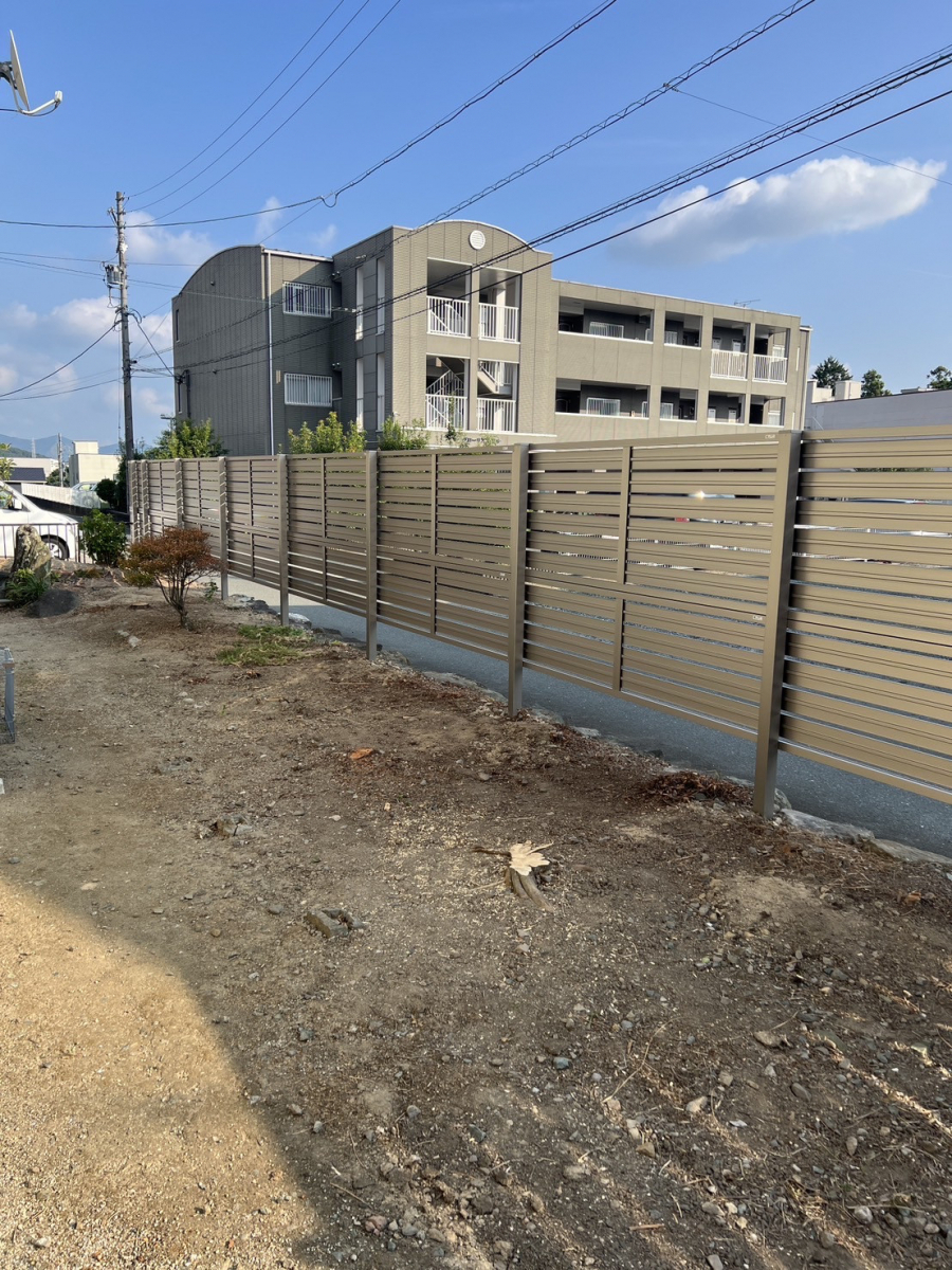 中嶋トーヨー住器の【エクステリア施工】多段フェンス 設置工事の施工後の写真3
