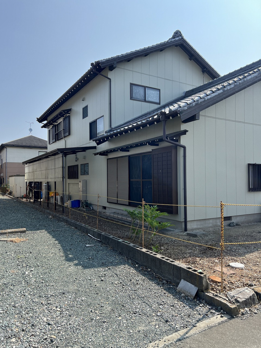 中嶋トーヨー住器の【エクステリア施工】多段フェンス 設置工事の施工前の写真1