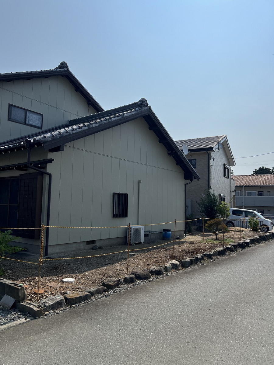 中嶋トーヨー住器の【エクステリア施工】多段フェンス 設置工事の施工前の写真2