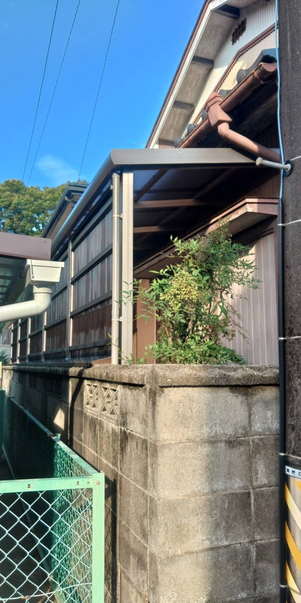 中嶋トーヨー住器の【ナーラテラス】波板屋根＋前面スクリーン　設置工事の施工後の写真3