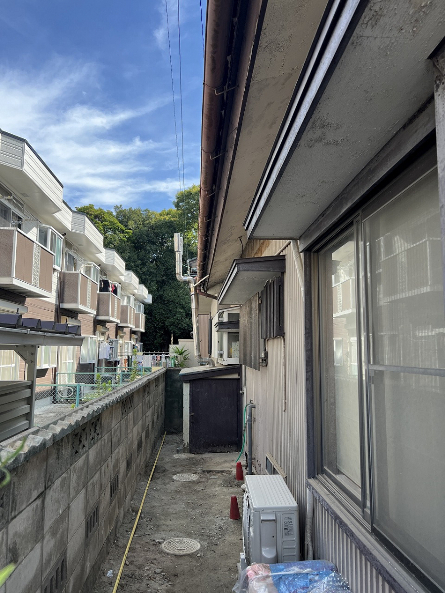 中嶋トーヨー住器の【ナーラテラス】波板屋根＋前面スクリーン　設置工事の施工前の写真1