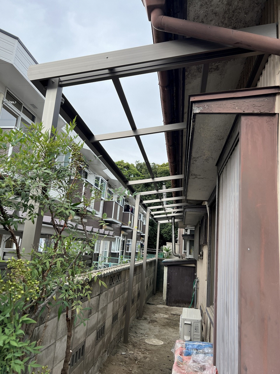 中嶋トーヨー住器の【ナーラテラス】波板屋根＋前面スクリーン　設置工事の施工前の写真2