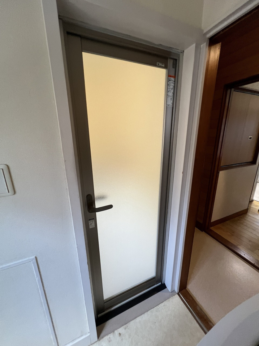 中嶋トーヨー住器のリシェント　浴室ドア　取替施工の施工後の写真1